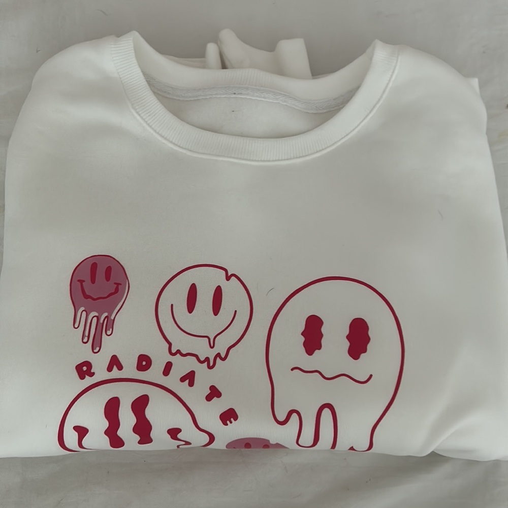 Shein white crewneck. Size small. Runs oversized.